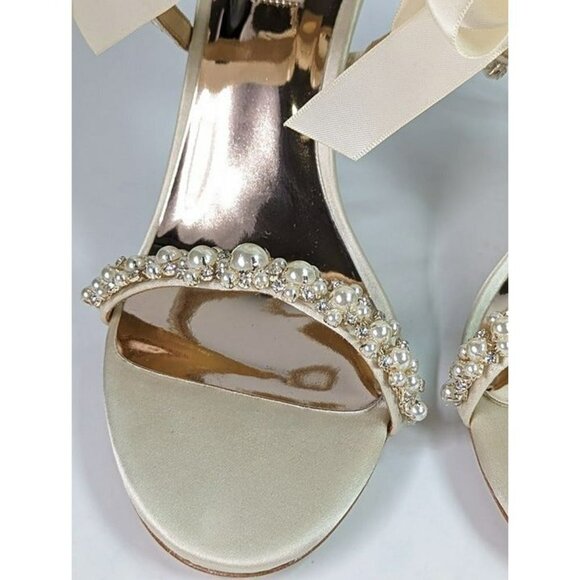 Badgley Mischka Women's Nayeli Drama Heel Sandals Ivory Satin Size 7.5 MSRP $285 - Picture 6 of 12